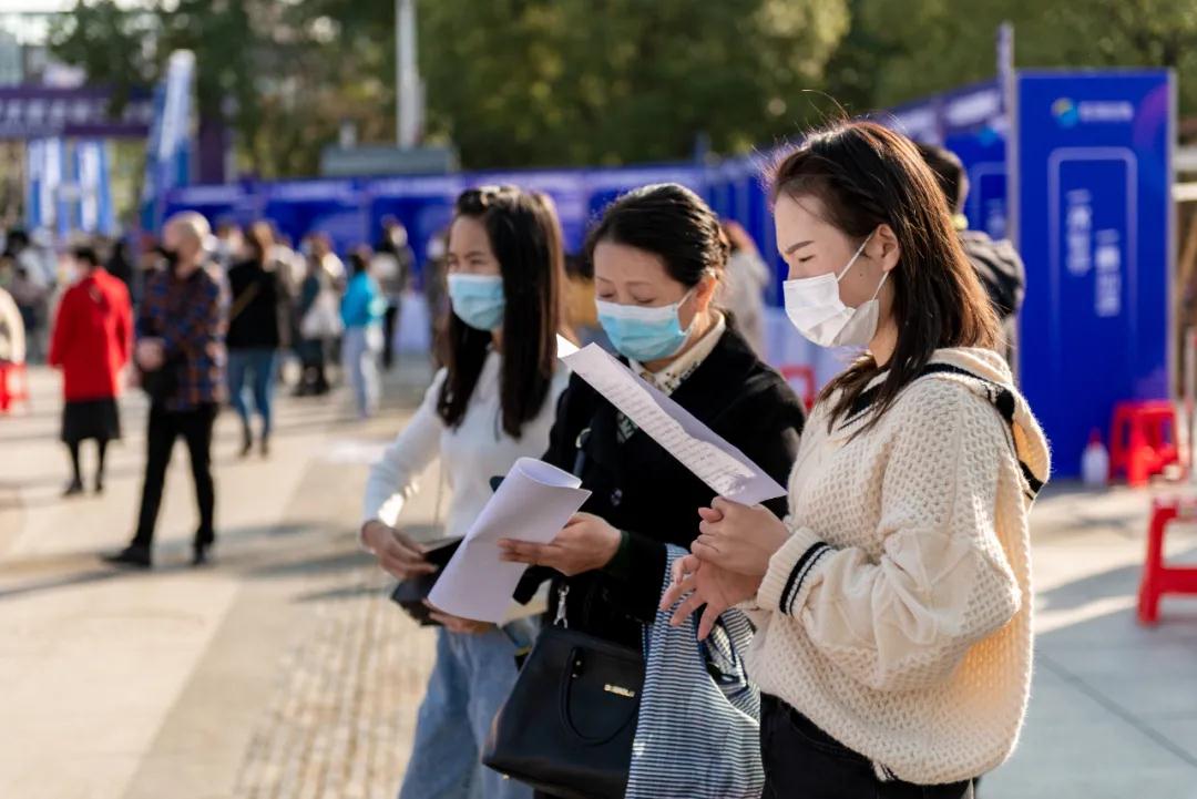 【尊龙凯时人生就是博头条】临空港线下最大规模招聘会启动！